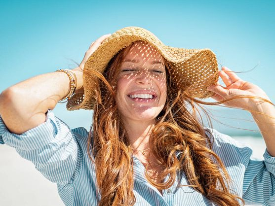 Nueve consejos del dermatólogo para tener una buena relación con el sol este verano